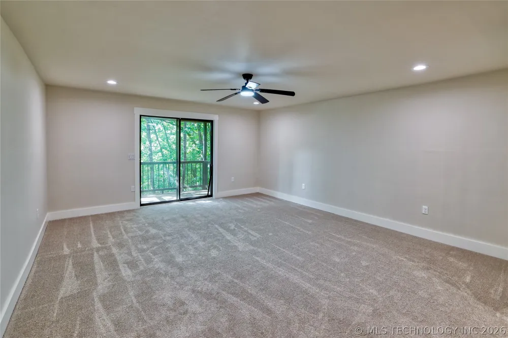 1296 Robin Hood Eufaula, OK 74432