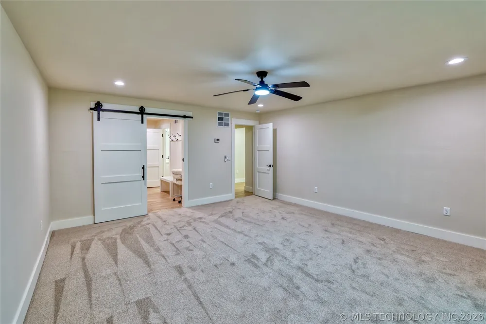 1296 Robin Hood Eufaula, OK 74432