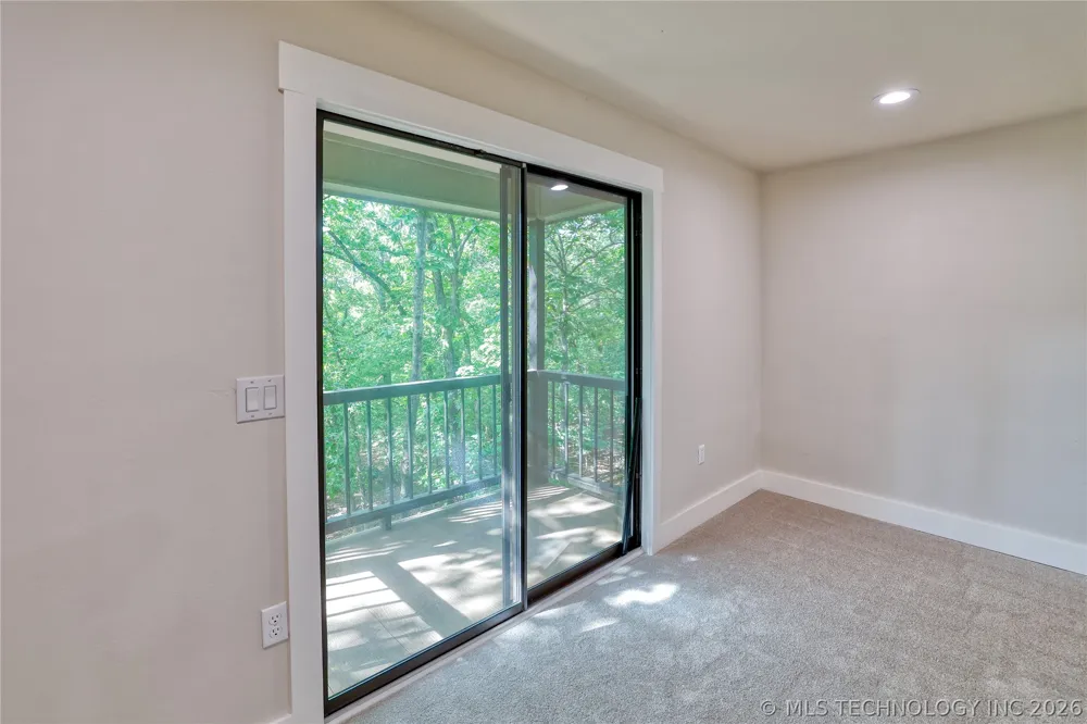 1296 Robin Hood Eufaula, OK 74432