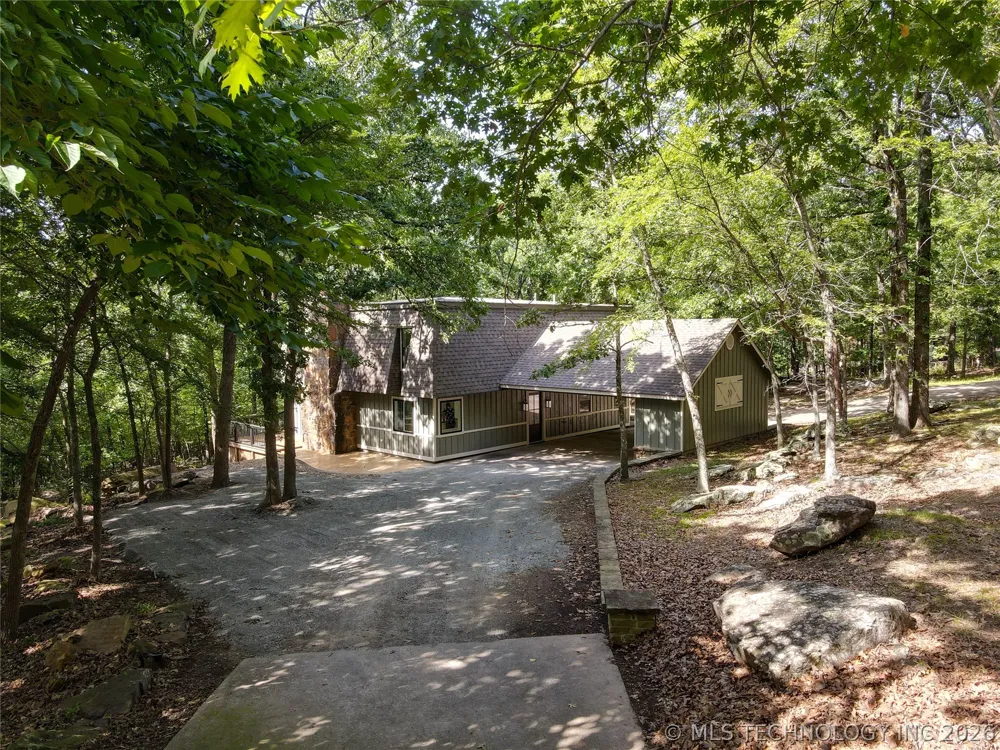 1296 Robin Hood Eufaula, OK 74432