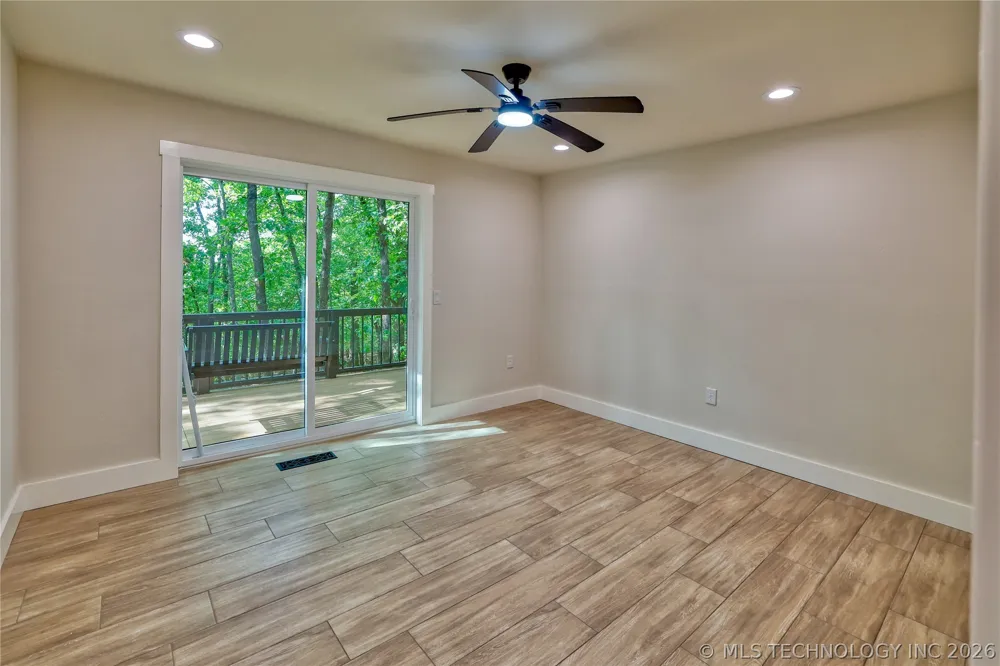 1296 Robin Hood Eufaula, OK 74432
