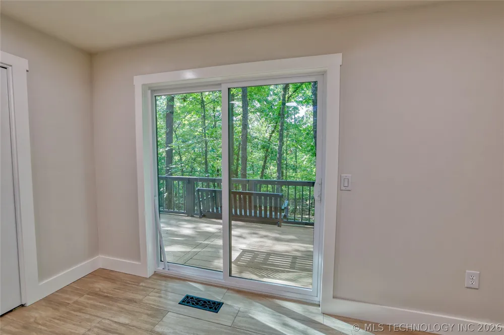 1296 Robin Hood Eufaula, OK 74432