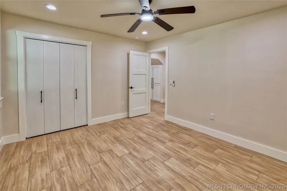 1296 Robin Hood Eufaula, OK 74432