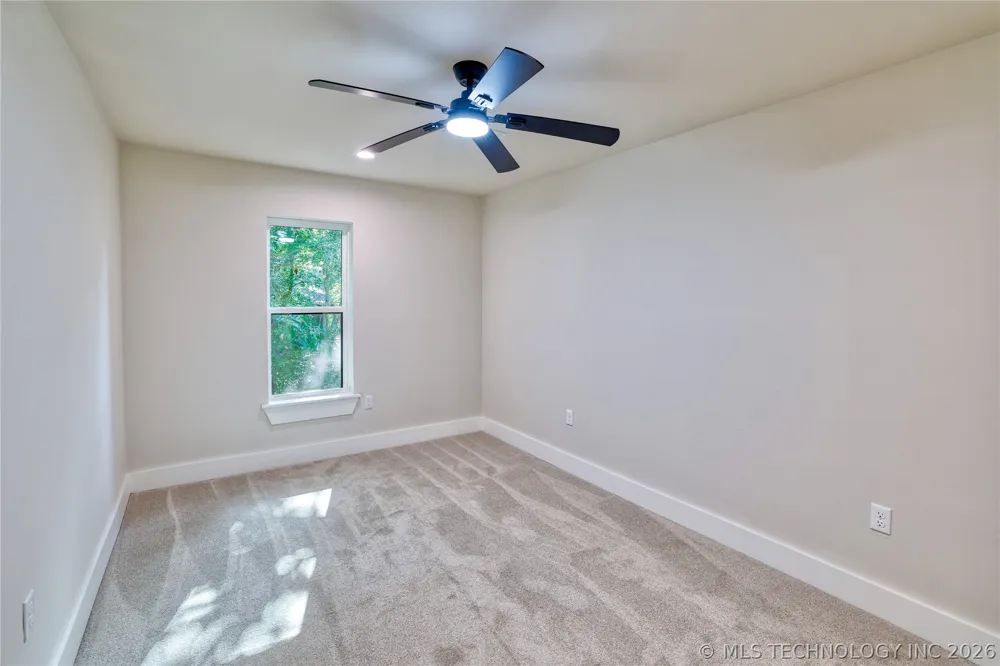 1296 Robin Hood Eufaula, OK 74432
