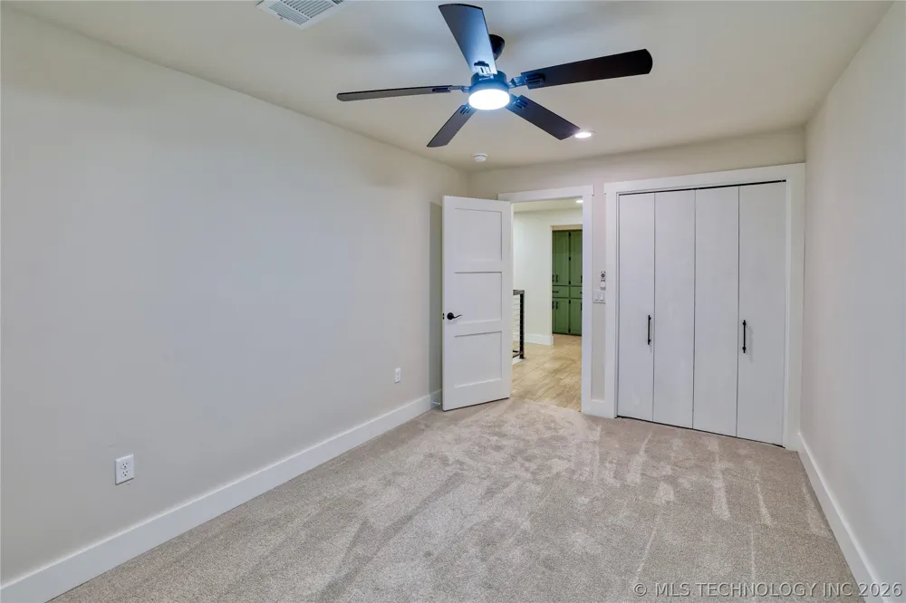 1296 Robin Hood Eufaula, OK 74432