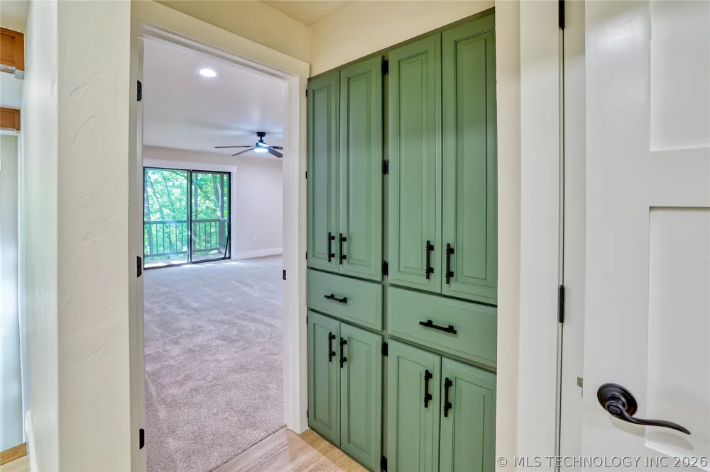 1296 Robin Hood Eufaula, OK 74432