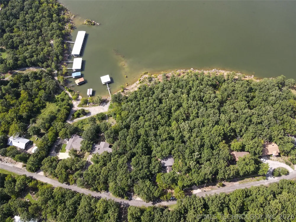 1296 Robin Hood Eufaula, OK 74432