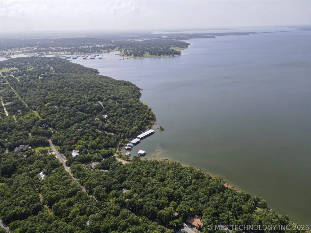 1296 Robin Hood Eufaula, OK 74432