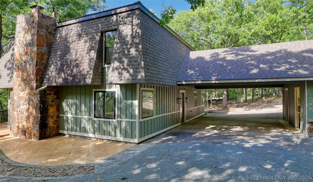 1296 Robin Hood Eufaula, OK 74432