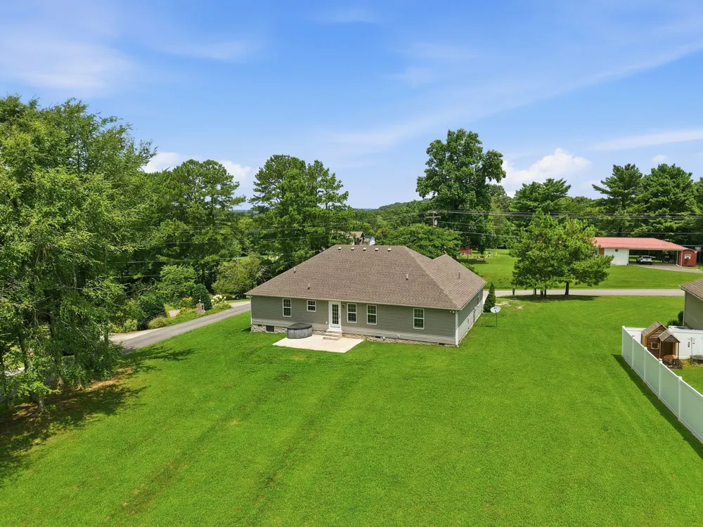 95 Luttrell Dr Winchester, TN 37398