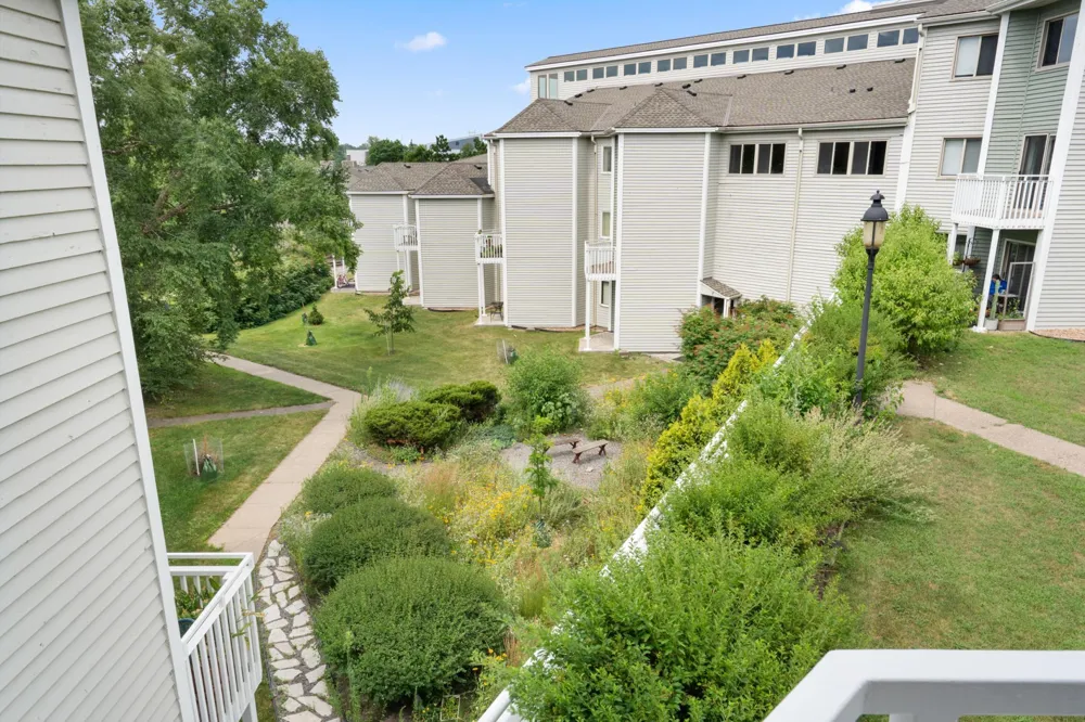 1372 Carling Drive #306 Saint Paul, MN 55108