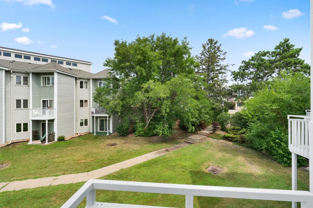 1372 Carling Drive #306 Saint Paul, MN 55108