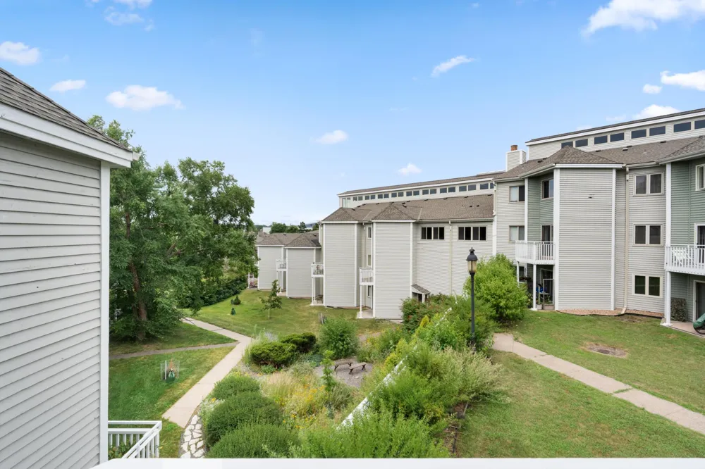 1372 Carling Drive #306 Saint Paul, MN 55108