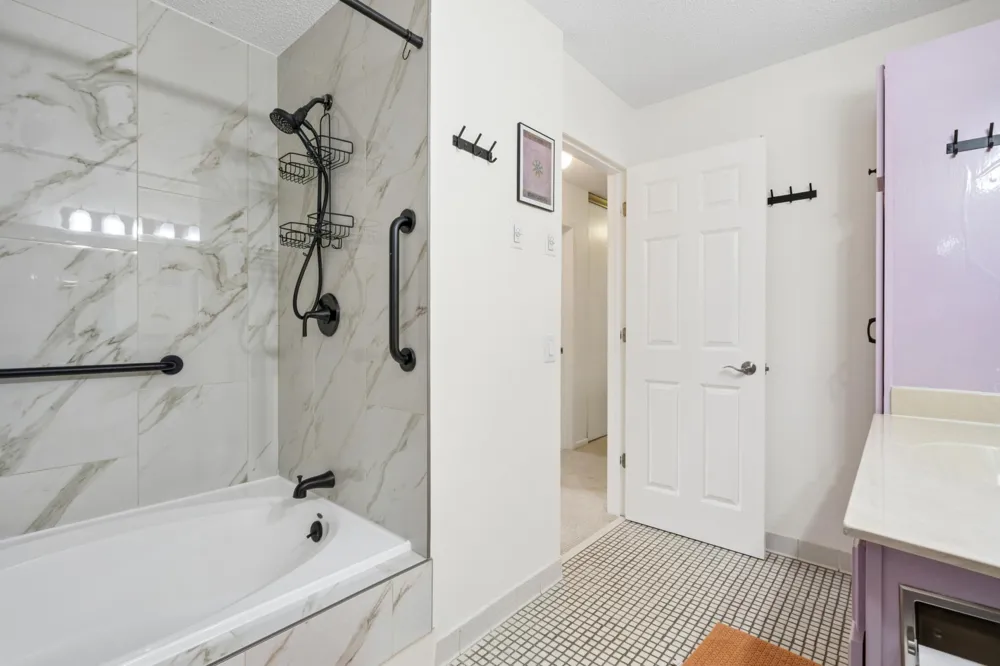1372 Carling Drive #306 Saint Paul, MN 55108