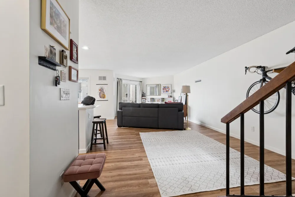 1372 Carling Drive #306 Saint Paul, MN 55108