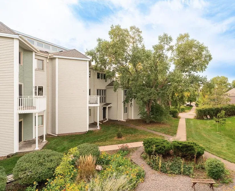 1372 Carling Drive #306 Saint Paul, MN 55108