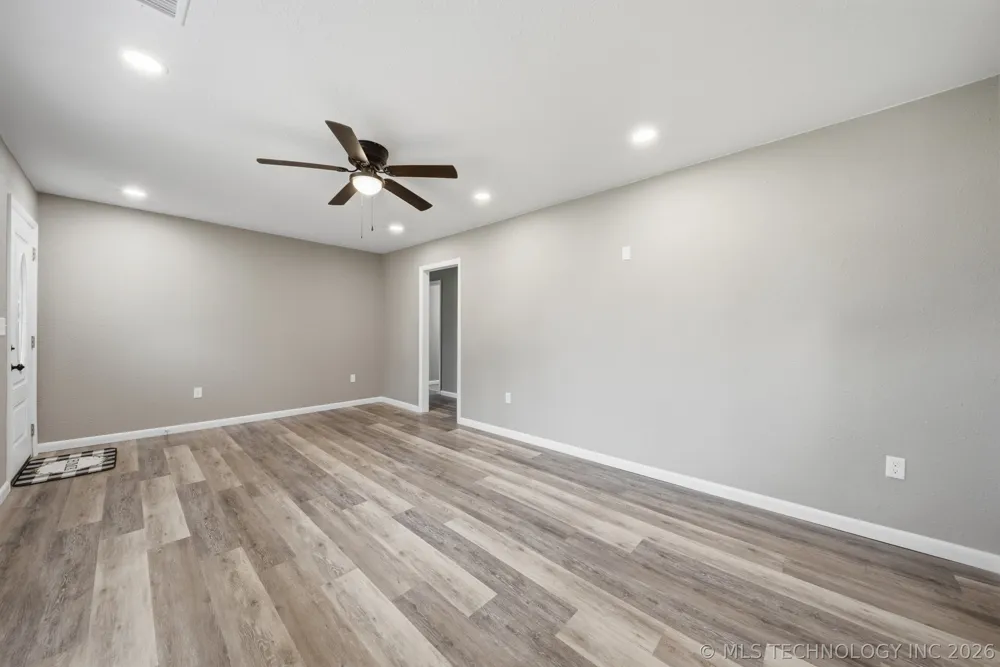 122 W Jay Stroud, OK 74079