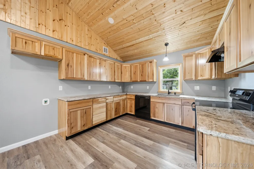 122 W Jay Stroud, OK 74079