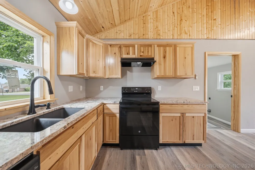 122 W Jay Stroud, OK 74079
