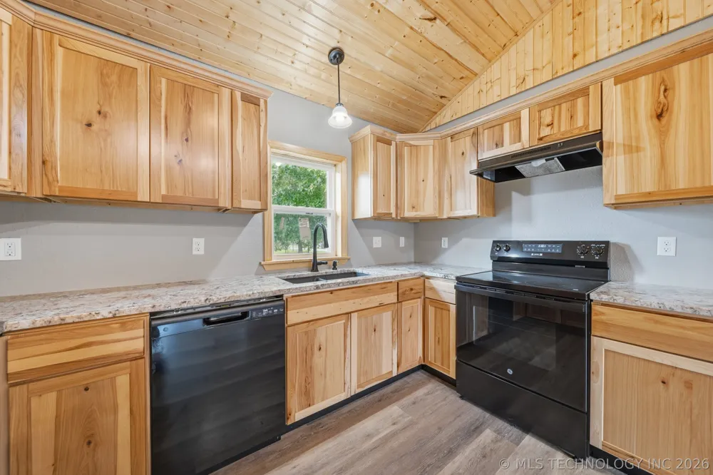 122 W Jay Stroud, OK 74079
