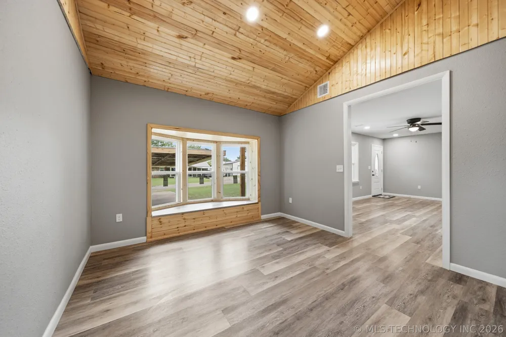 122 W Jay Stroud, OK 74079