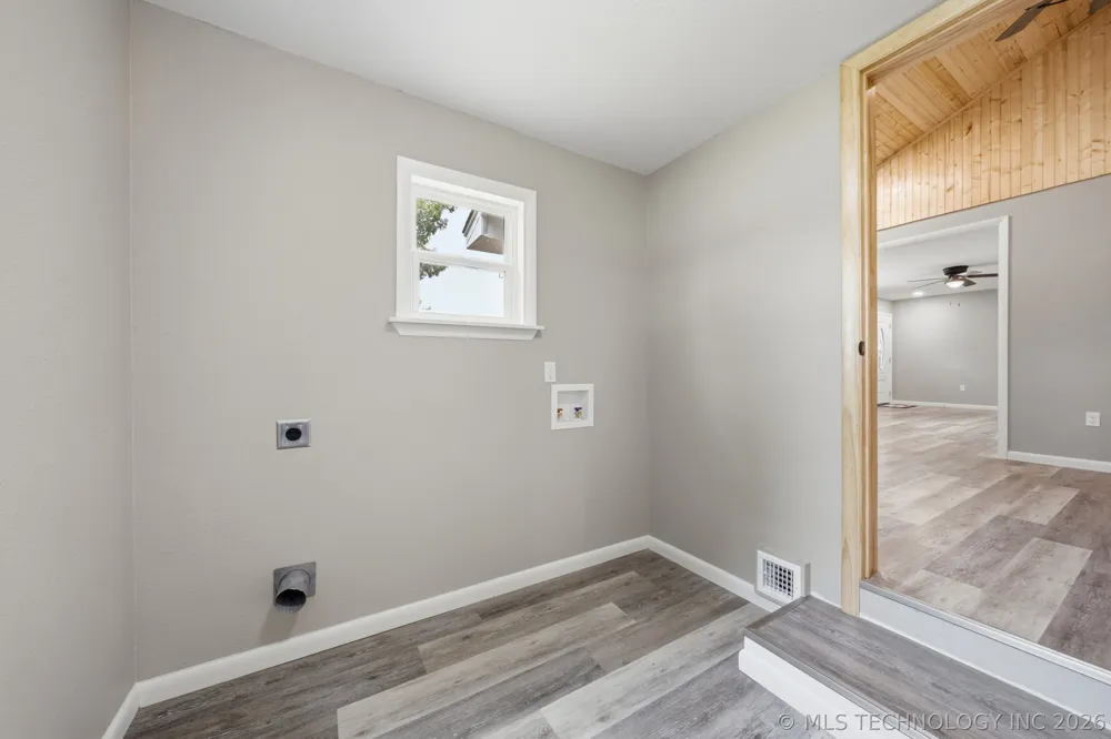 122 W Jay Stroud, OK 74079
