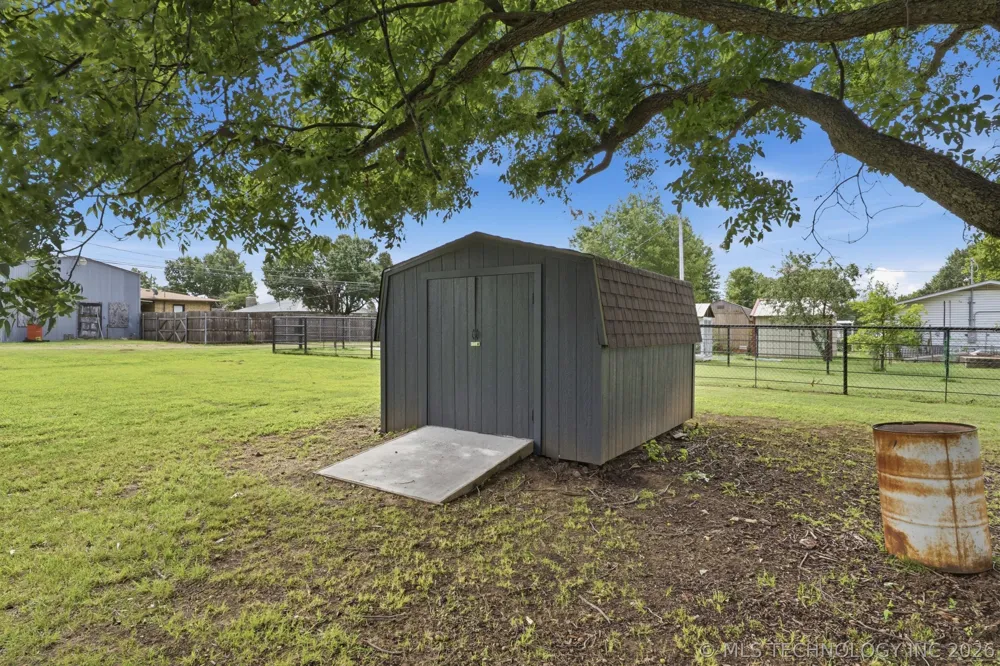 122 W Jay Stroud, OK 74079