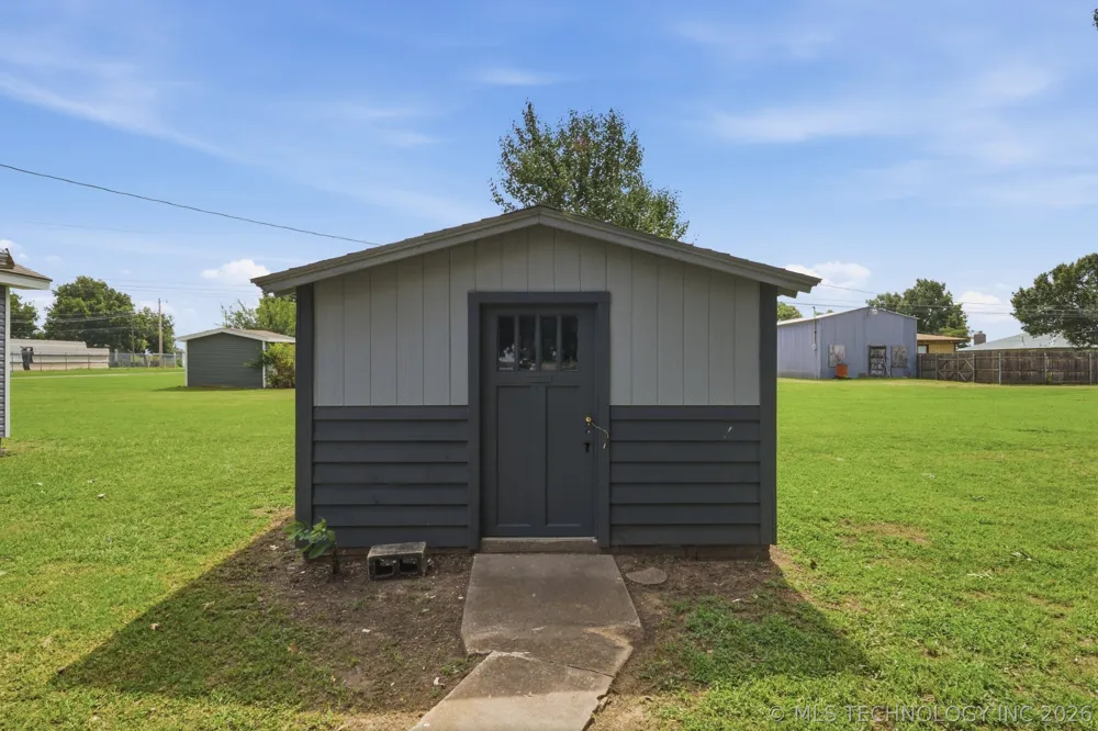 122 W Jay Stroud, OK 74079