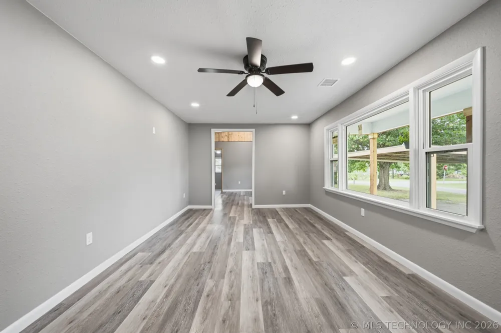 122 W Jay Stroud, OK 74079