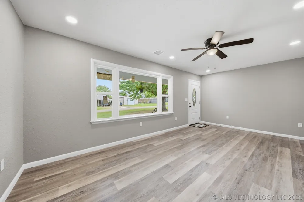 122 W Jay Stroud, OK 74079