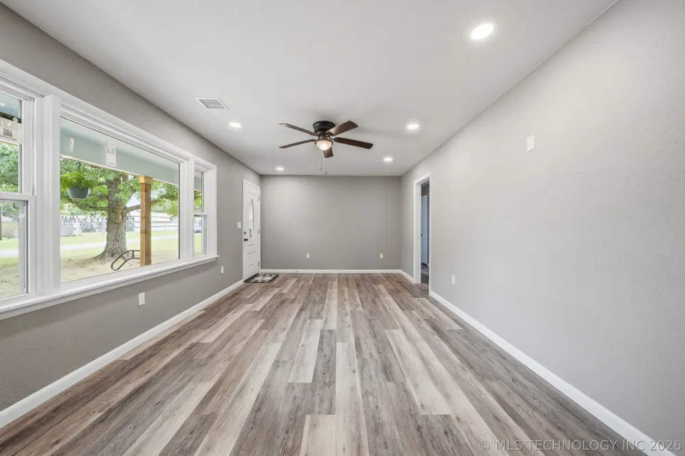 122 W Jay Stroud, OK 74079