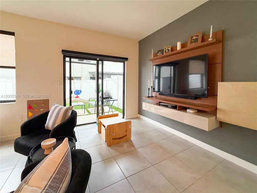 11432 W 32nd Ln Hialeah, FL 33018