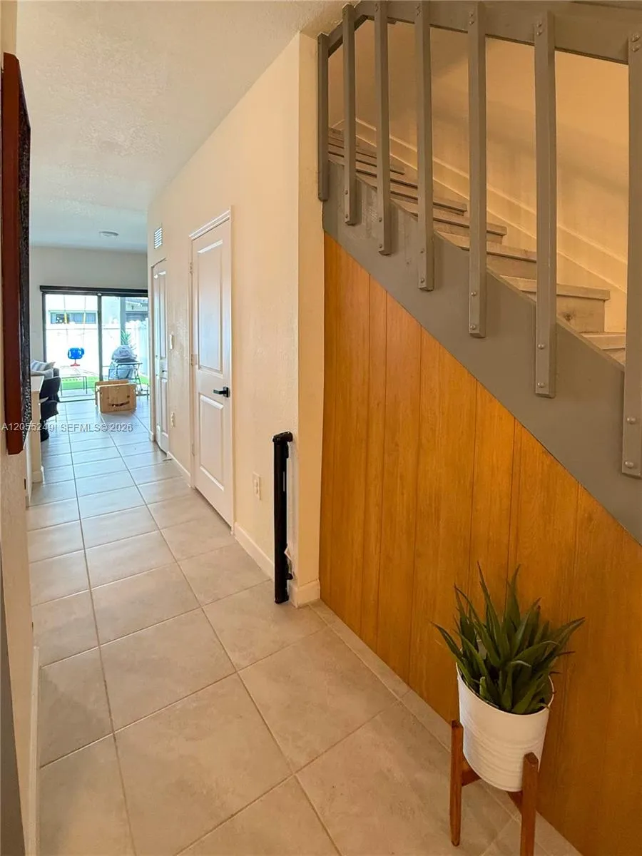 11432 W 32nd Ln Hialeah, FL 33018