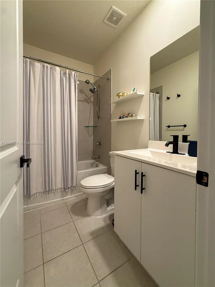 11432 W 32nd Ln Hialeah, FL 33018