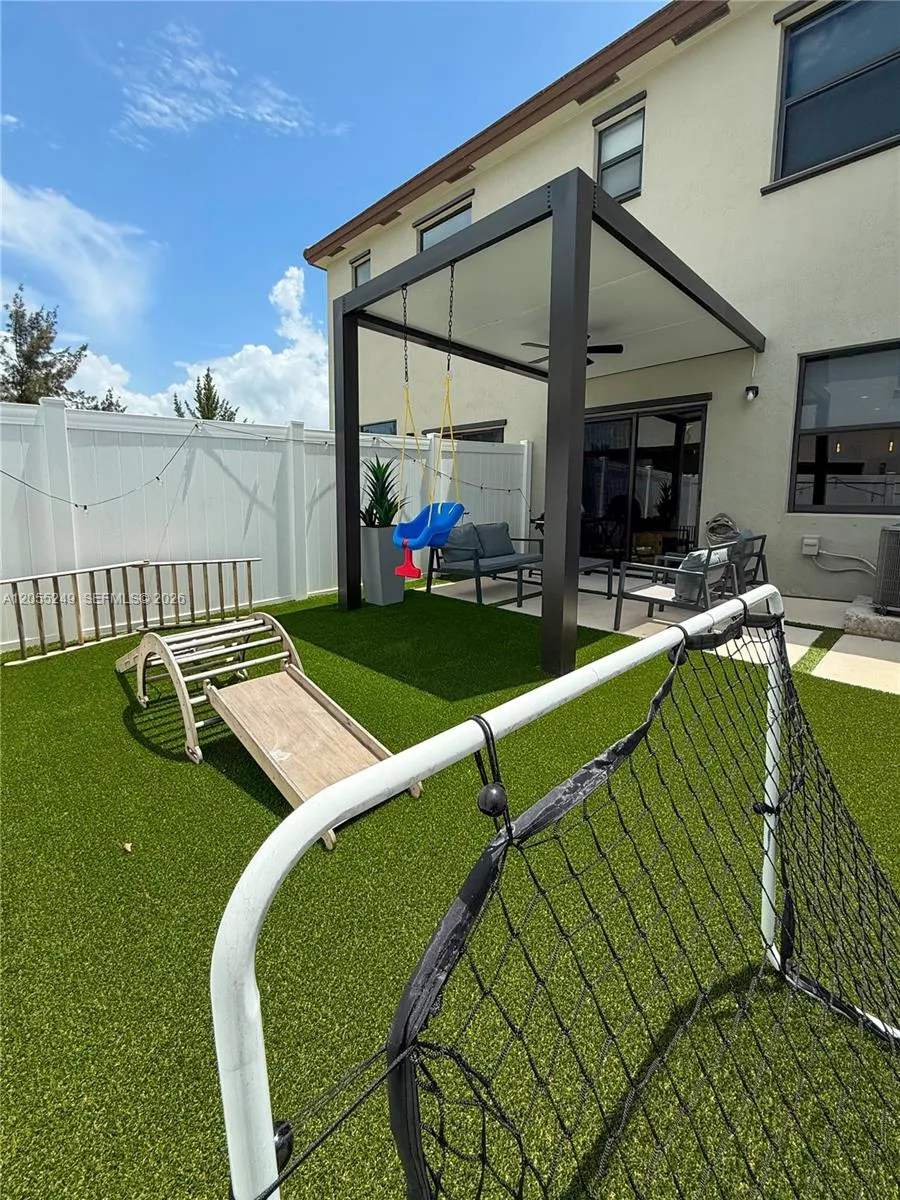 11432 W 32nd Ln Hialeah, FL 33018