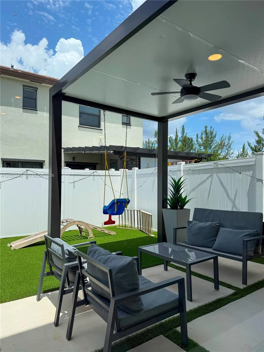 11432 W 32nd Ln Hialeah, FL 33018