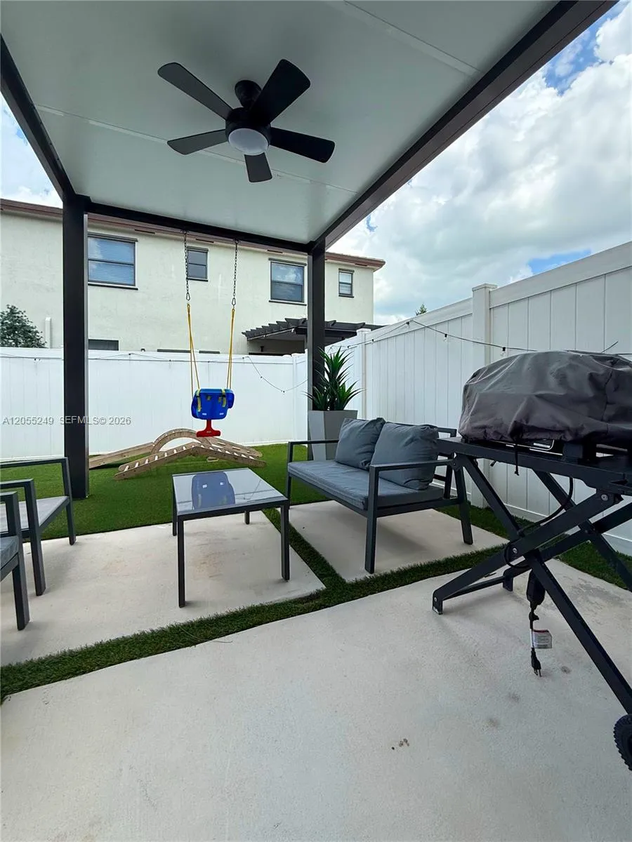 11432 W 32nd Ln Hialeah, FL 33018