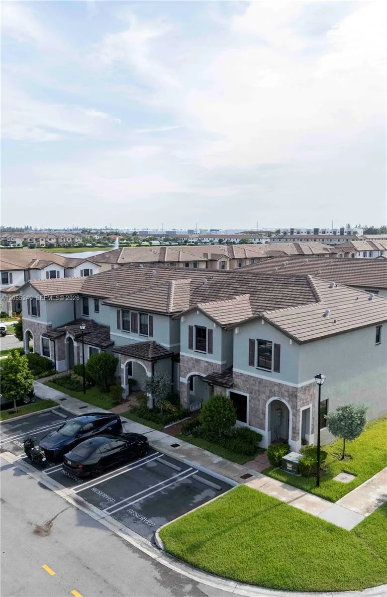 11432 W 32nd Ln Hialeah, FL 33018