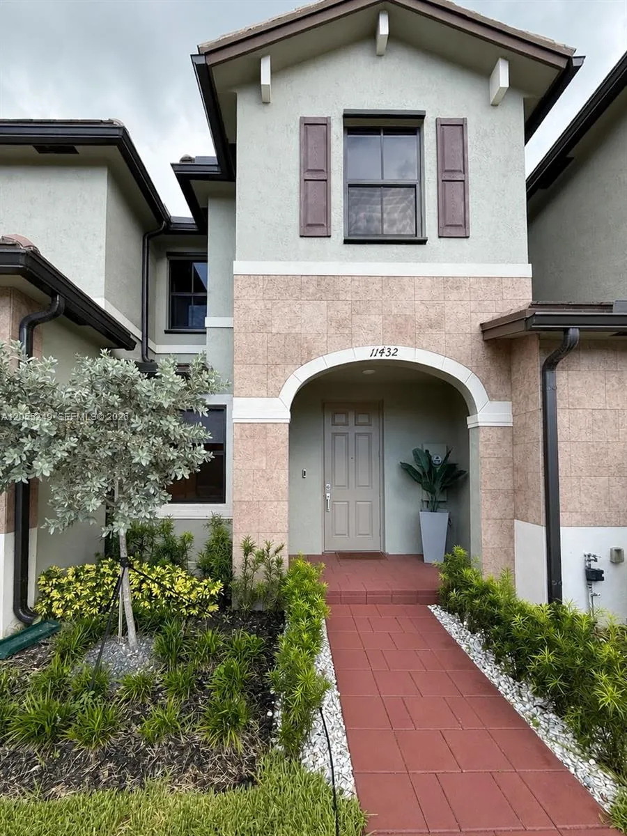 11432 W 32nd Ln Hialeah, FL 33018