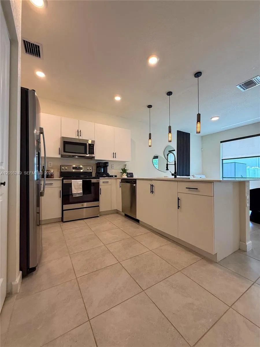 11432 W 32nd Ln Hialeah, FL 33018