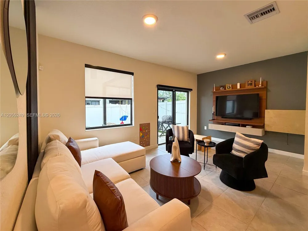 11432 W 32nd Ln Hialeah, FL 33018