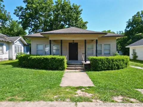 817 E 15th
