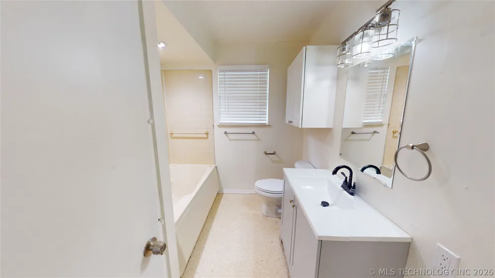 817 E 15th Ada, OK 74820