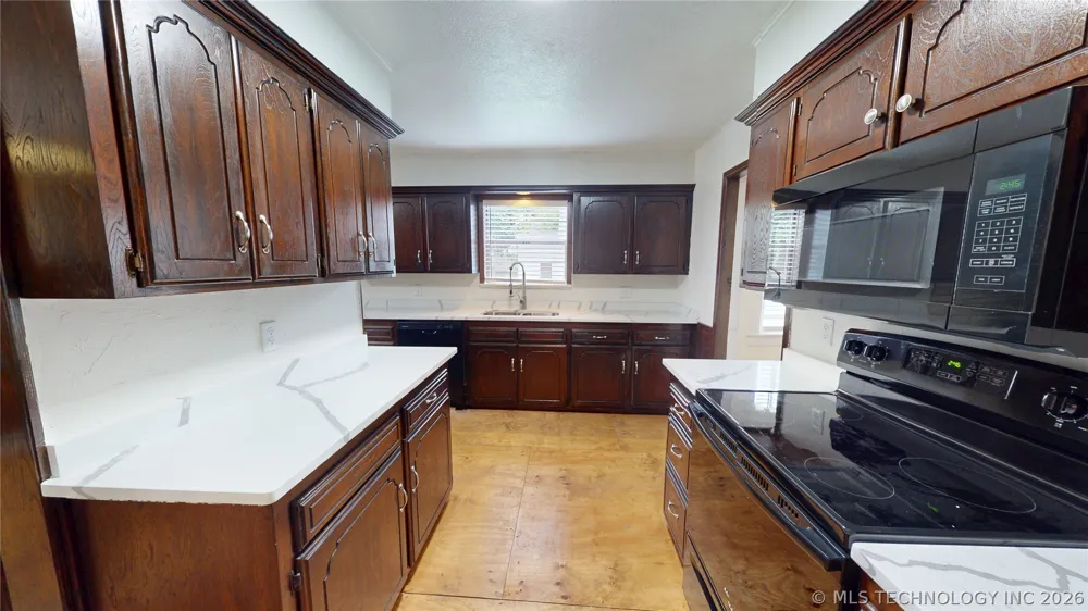 817 E 15th Ada, OK 74820