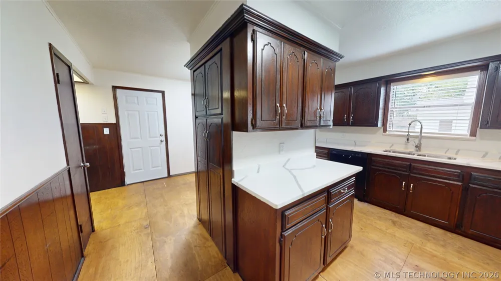 817 E 15th Ada, OK 74820