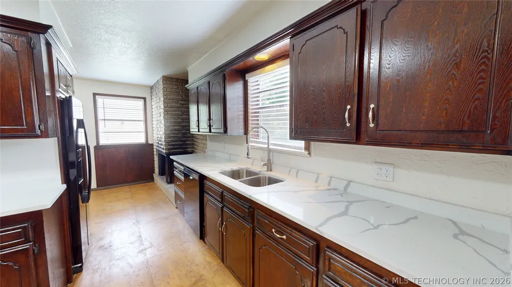817 E 15th Ada, OK 74820