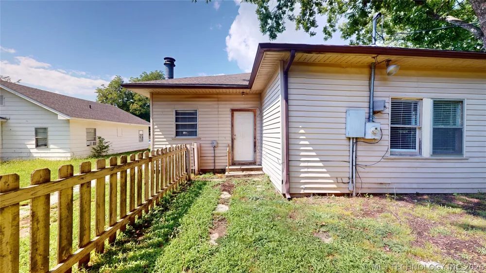 817 E 15th Ada, OK 74820