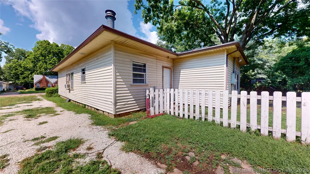 817 E 15th Ada, OK 74820