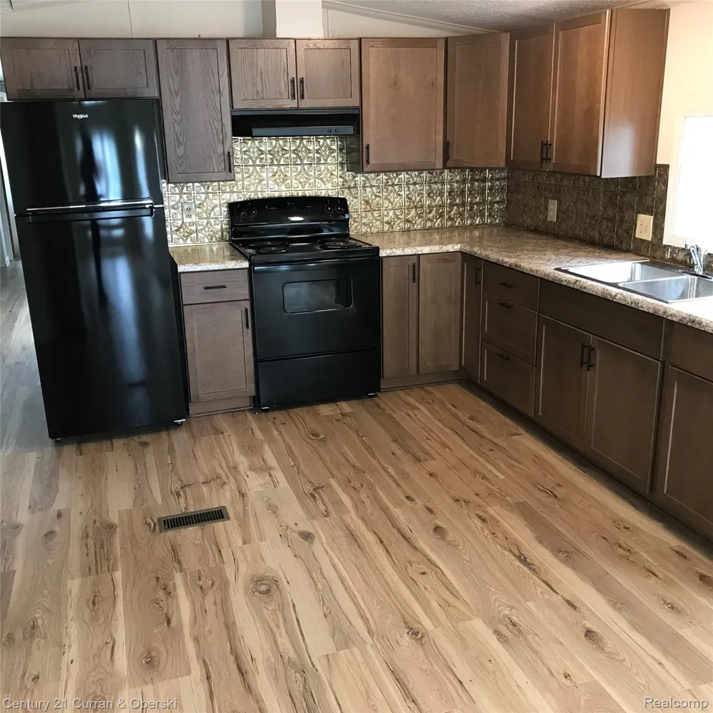 6564 E Michigan Avenue #2 Saline City, MI 48176