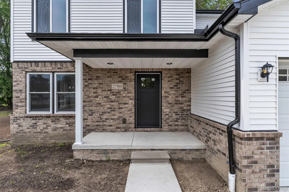 27380 Leroy Street Taylor City, MI 48180
